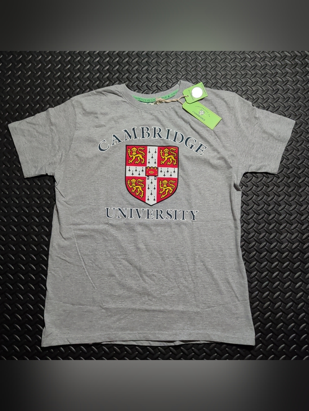 Officially Licensed CAMBRIDGE UNIVERSITY T-shirt Size XL